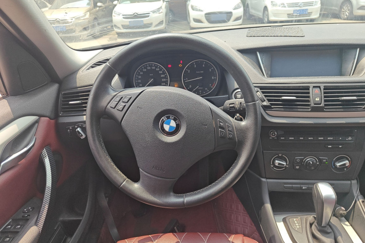 宝马X1 2013款 sDrive18i 时尚型中控内饰13