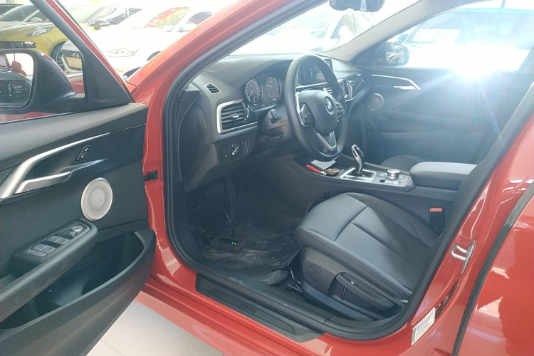 宝马1系 2021款 120i M运动版中控内饰7003