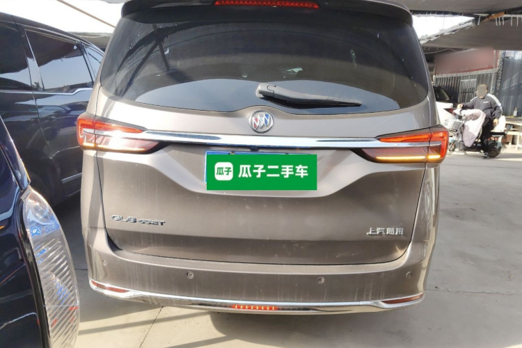 别克GL8 2020款 陆上公务舱 652T 豪华型福祉版车身外观6