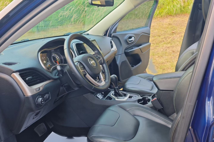 Jeep 自由光 2016款 2.4L 领先版中控内饰7004