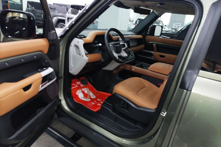 路虎卫士 2023款 90 3.0T P400 暗黑特别版中控内饰20