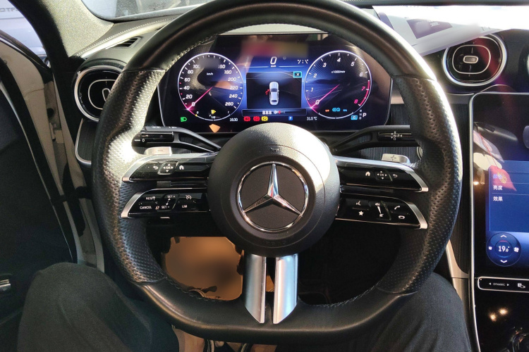 奔驰C级 2022款 C 200 L 运动版中控内饰13