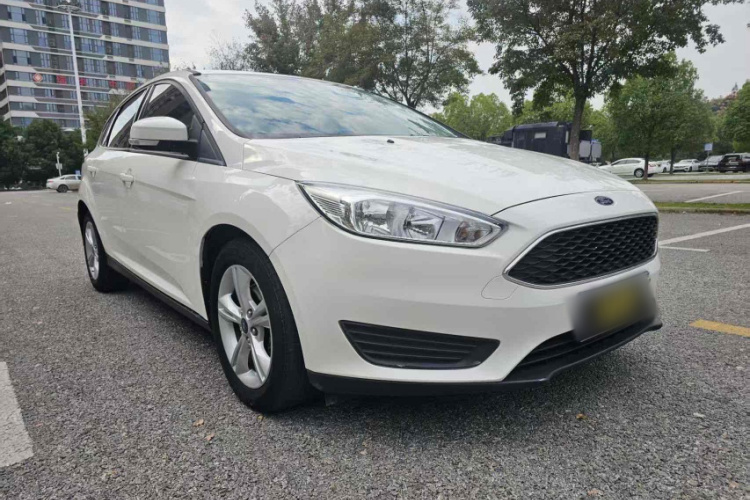 福特 福克斯 2018款 两厢经典 1.6L 自动舒适型智行版车身外观6004