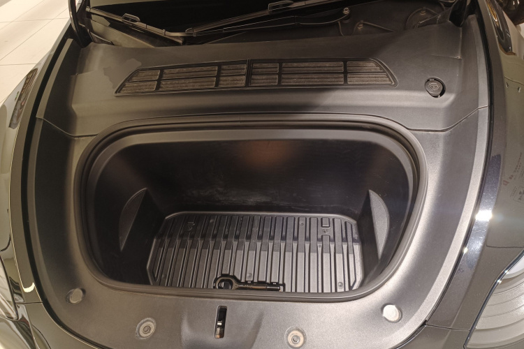 特斯拉 Model Y 2022款 后轮驱动版机舱底盘24