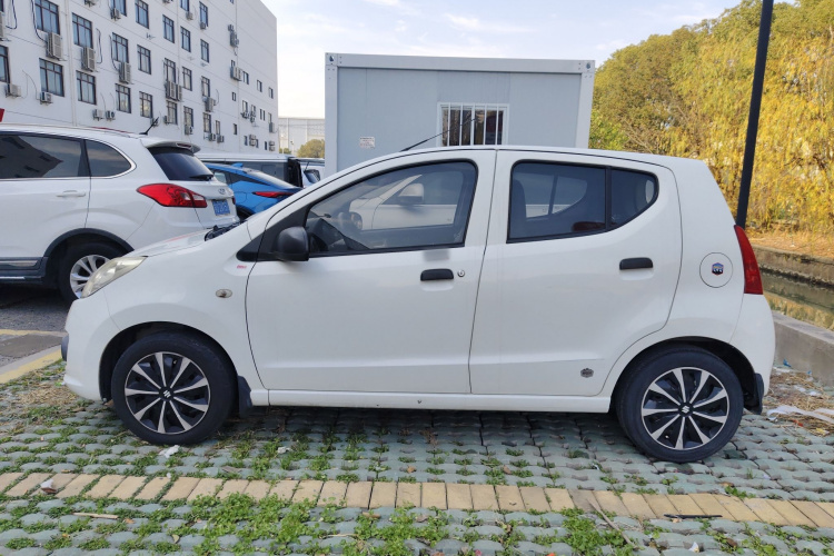 铃木 奥拓 2013款 改款 1.0L 手动舒适型车身外观6003