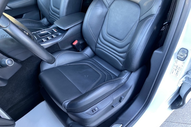 DS 5 2015款 1.6T 豪华版THP160局部细节19