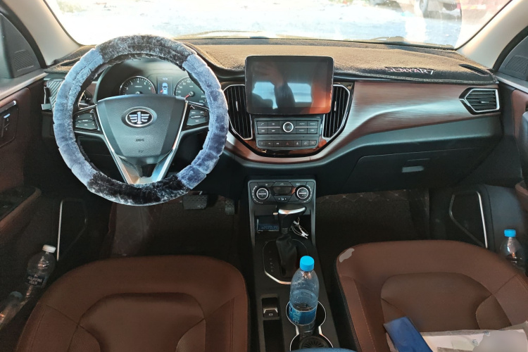 一汽 森雅R7 2017款 1.6L 自动智能型中控内饰12