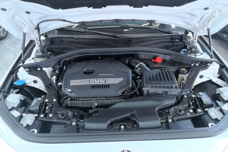 宝马1系 2022款 125i M运动曜夜版机舱底盘24