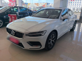 沃尔沃S60 2026款 B4 智逸豪华版