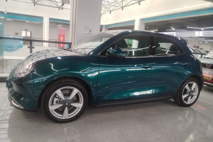 欧拉好猫 2023款 401km标准续航 豪华型 磷酸铁锂车身外观4