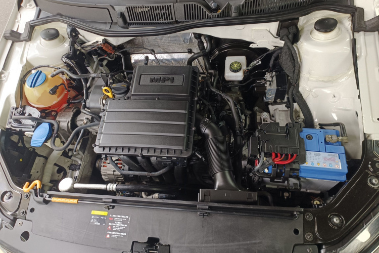 大众 朗逸 2017款 1.6L 自动风尚版机舱底盘24