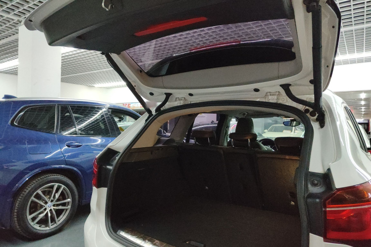 宝马X1 2018款 xDrive20Li 尊享型机舱底盘23