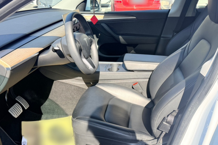 特斯拉 Model Y 2022款 Performance高性能全轮驱动版中控内饰7003