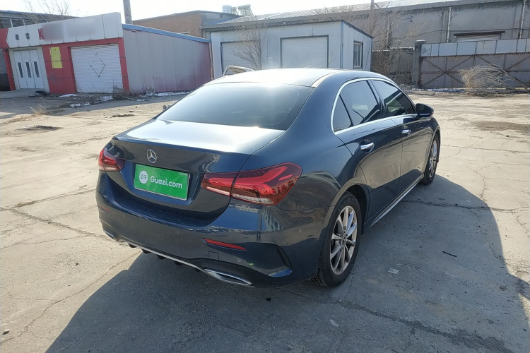 奔驰A级 2020款 A 200 L 运动轿车车身外观7
