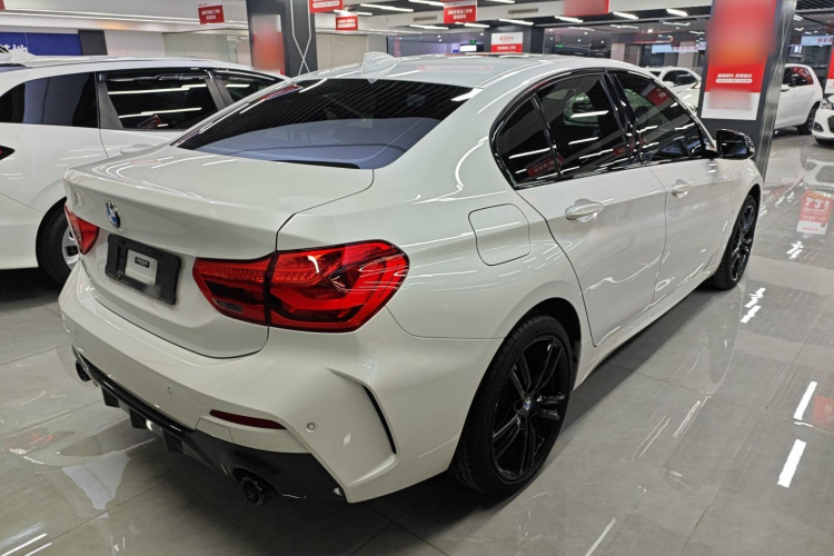 宝马1系 2021款 改款 125i M运动曜夜版车身外观7