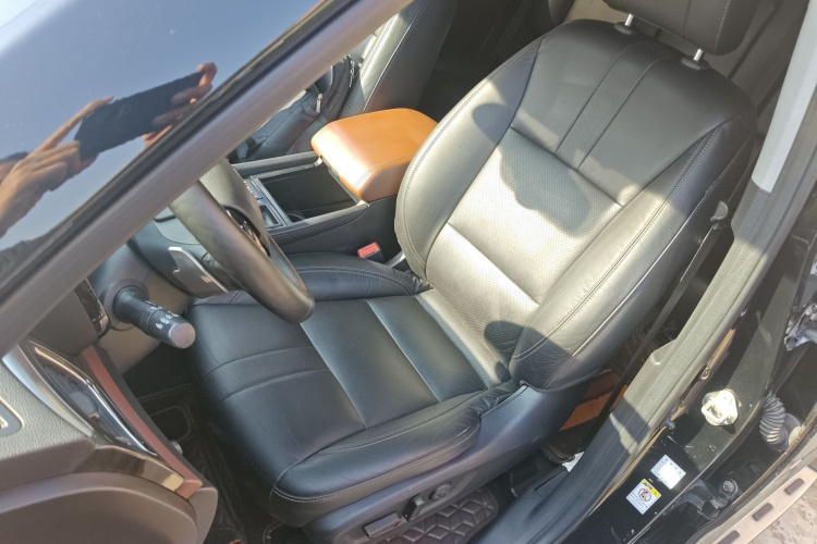 广汽传祺 传祺GS8 2017款 320T 两驱豪华智联版（七座）中控内饰19