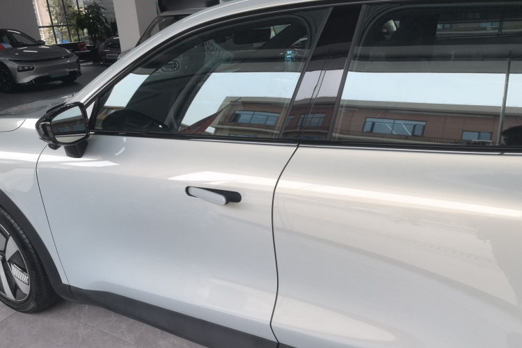 深蓝汽车 深蓝S05 2024款 510Ultra纯电版车身外观4