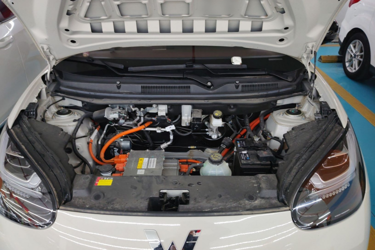 五菱汽车 五菱缤果 2024款 333km 灵犀互联款机舱底盘24