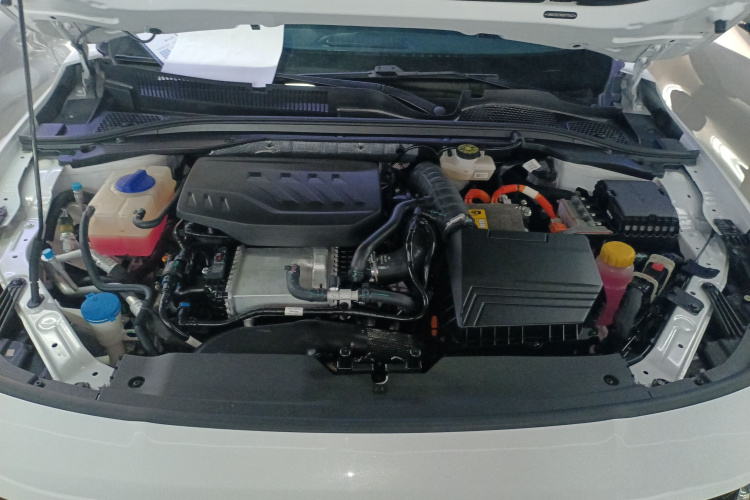 奇瑞 风云A8 2024款 127 驭风版机舱底盘24