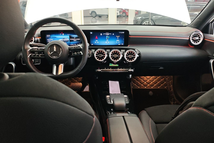 奔驰A级 2024款 A 200 L 时尚型中控内饰12