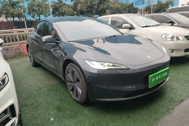 特斯拉 Model 3 2023款 后轮驱动版车身外观3