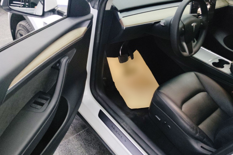 特斯拉 Model Y 2022款 改款 后轮驱动版中控内饰20