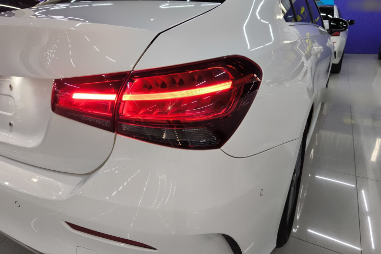 奔驰A级 2020款 改款二 A 180 L 运动轿车车身外观6001