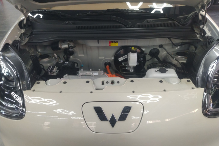 五菱汽车 宏光MINIEV 2025款 四门版 进阶款机舱底盘24