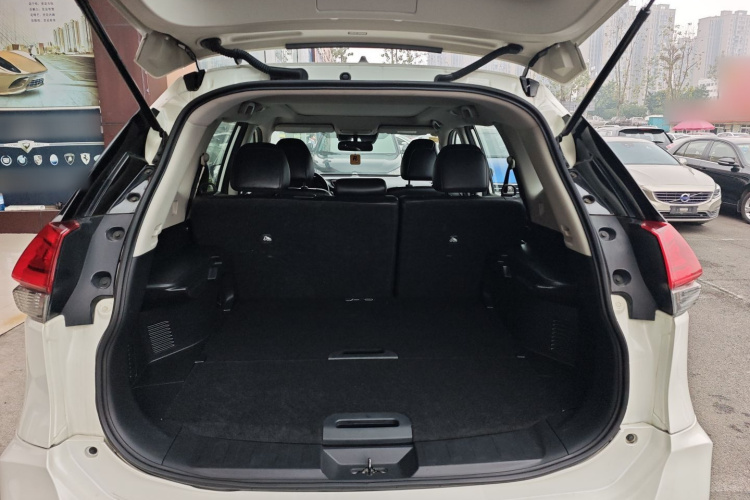 日产 奇骏 2021款 2.0L CVT 2WD XL ITS舒适纪念版机舱底盘23