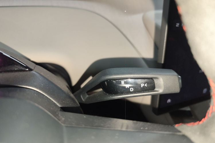 小米汽车 小米YU7 2025款 超长续航高性能四驱Max版局部细节18