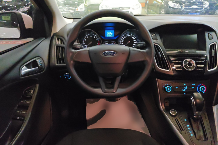 福特 福克斯 2015款 两厢 1.6L 自动舒适型中控内饰13