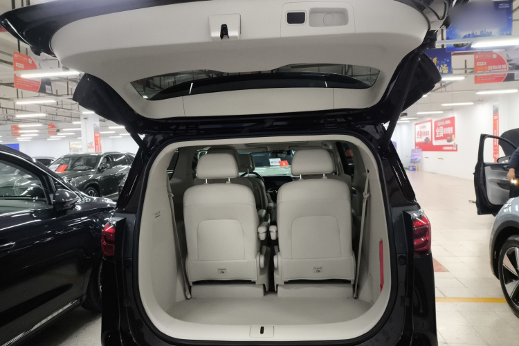 别克GL8 2022款 Avenir艾维亚 六座贤礼版机舱底盘23