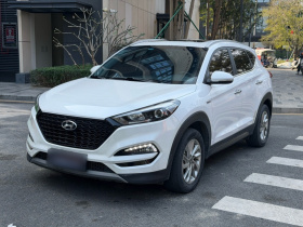 现代 途胜 2015款 1.6T 双离合两驱智能型