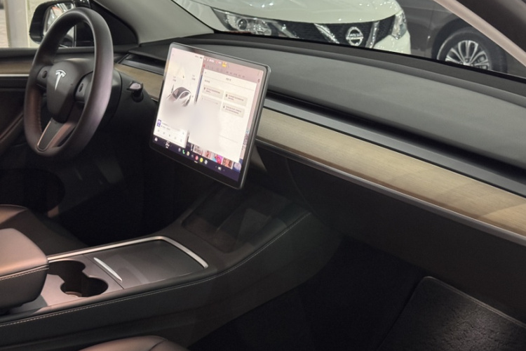 特斯拉 Model Y 2021款 标准续航后驱版中控内饰7003