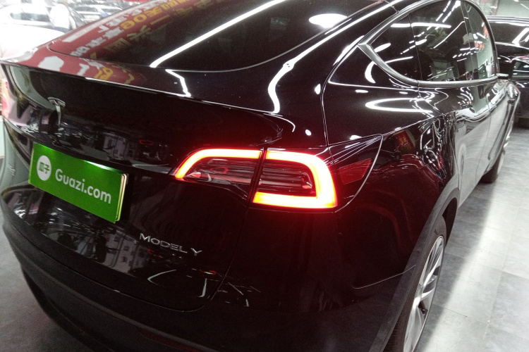 特斯拉 Model Y 2022款 改款 后轮驱动版车身外观9