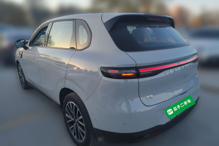 零跑汽车 零跑B10 2025款 510悦享版车身外观5