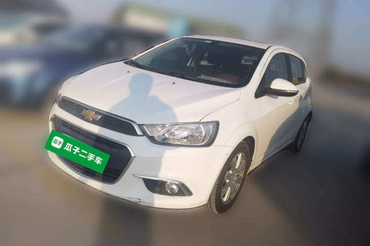 雪佛兰 爱唯欧 2014款 两厢 1.6SX AT 风尚版车身外观1