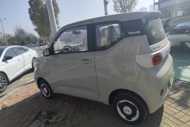 五菱汽车 宏光MINIEV 2024款 第三代 215km 青春版车身外观4