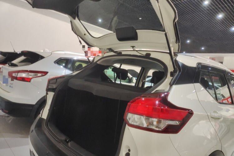 日产 劲客 2020款 1.5L XL CVT酷享版机舱底盘23