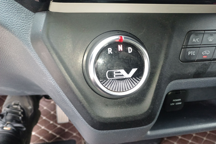 上汽大通MAXUS 大通EV30 2022款 纯电智能物流专家短轴国轩局部细节18