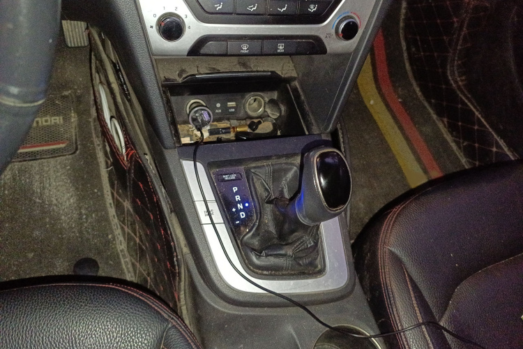 现代 领动 2016款 1.6L 自动智炫·精英型局部细节18