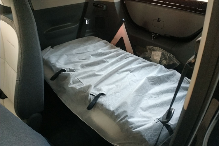 吉利银河 2025款 210km 熊猫卡丁中控内饰7004