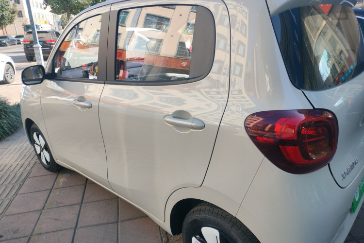 五菱汽车 宏光MINIEV 2025款 四门版 进阶款车身外观4