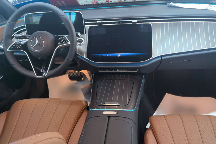 奔驰E级 2025款 E 300 L 时尚型中控内饰7003