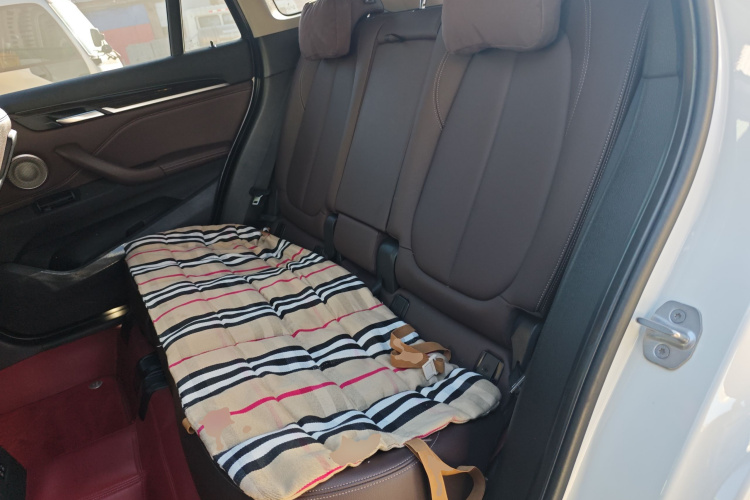 宝马X1 2021款 改款 xDrive25Li 尊享型中控内饰21