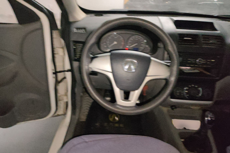 北汽威旺M20 2015款 1.2L经济型A122中控内饰13