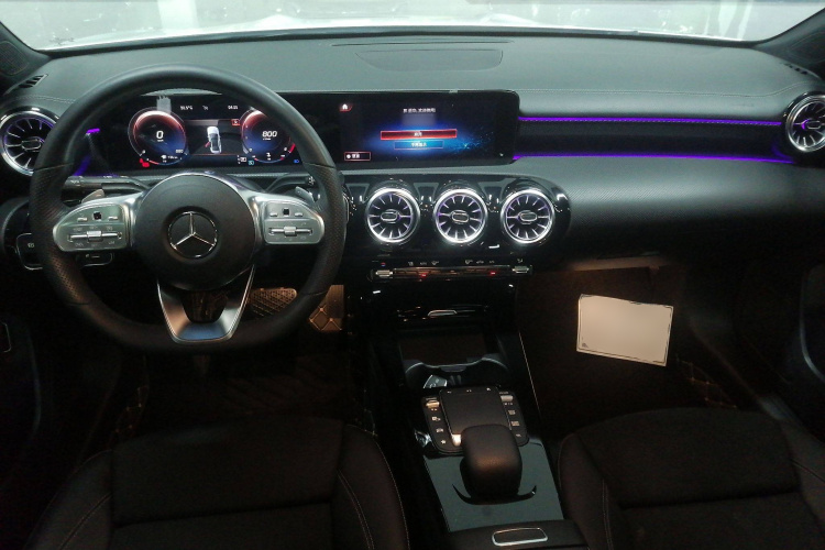奔驰A级 2021款 A 200 L 运动轿车时尚型中控内饰7002