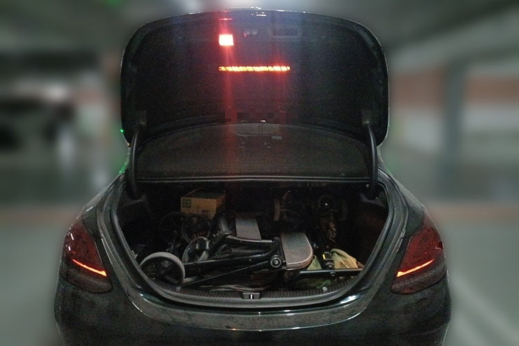 奔驰C级 2019款 C 260 L 运动版局部细节23