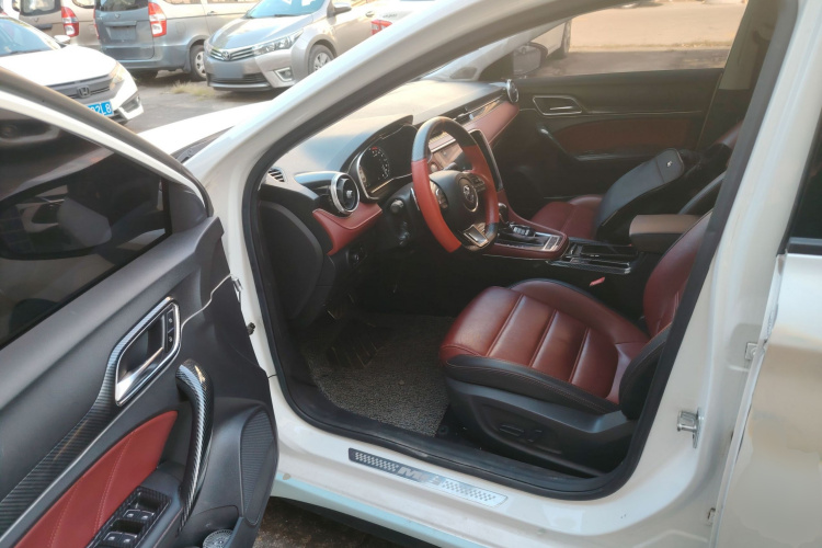 名爵 MG6 2019款 20T 自动Trophy竞技版+运动尾排竞速套装中控内饰7003