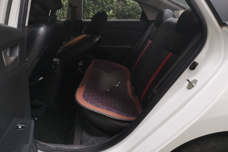 现代 悦纳 2016款 1.4L 自动炫酷版GLS中控内饰7004